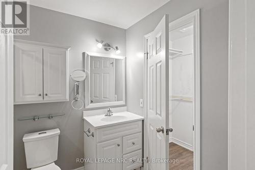 207 - 2 Walnut Street, St. Catharines (456 - Oakdale), ON - Indoor Photo Showing Bathroom