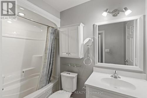 207 - 2 Walnut Street, St. Catharines (456 - Oakdale), ON - Indoor Photo Showing Bathroom