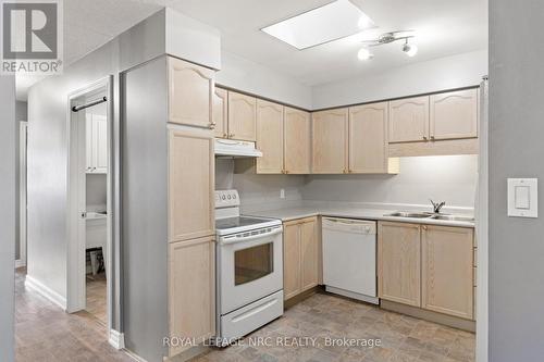 207 - 2 Walnut Street, St. Catharines (456 - Oakdale), ON - Indoor Photo Showing Kitchen With Double Sink