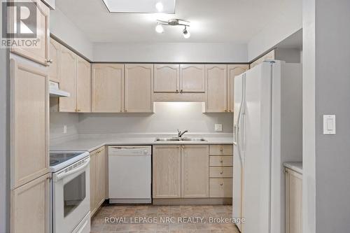 207 - 2 Walnut Street, St. Catharines (456 - Oakdale), ON - Indoor Photo Showing Kitchen With Double Sink