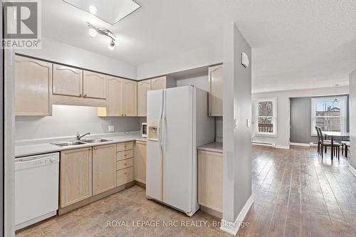 207 - 2 Walnut Street, St. Catharines (456 - Oakdale), ON - Indoor Photo Showing Kitchen With Double Sink