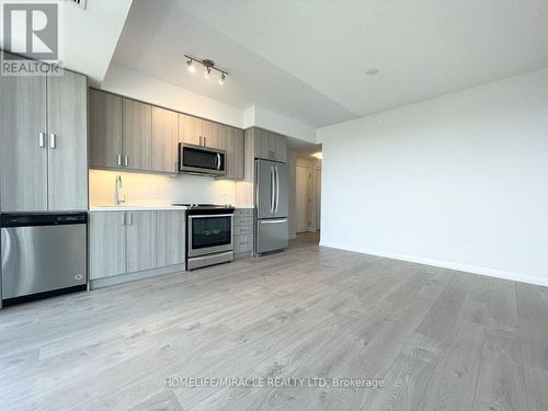 2204 - 7895 Jane Street, Vaughan, ON - Indoor Photo Showing Kitchen