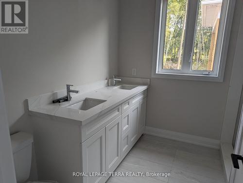 2 Joanne Crescent N, Wasaga Beach, ON - Indoor Photo Showing Bathroom