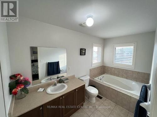 440 Aspendale Crescent, Mississauga, ON - Indoor Photo Showing Bathroom