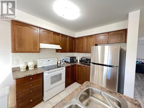 440 Aspendale Crescent, Mississauga, ON - Indoor Photo Showing Kitchen With Double Sink