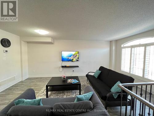 440 Aspendale Crescent, Mississauga, ON - Indoor Photo Showing Living Room