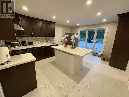 7631 Creditview Road, Brampton, ON - Indoor Photo Showing Kitchen