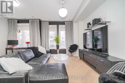 48 Times Avenue, Markham, ON - Indoor Photo Showing Living Room