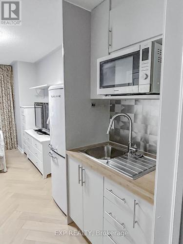 48 Times Avenue, Markham, ON - Indoor Photo Showing Kitchen