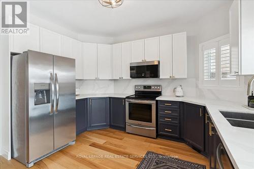 27 Stonebrook Crescent, Halton Hills, ON - Indoor Photo Showing Kitchen With Stainless Steel Kitchen With Double Sink With Upgraded Kitchen