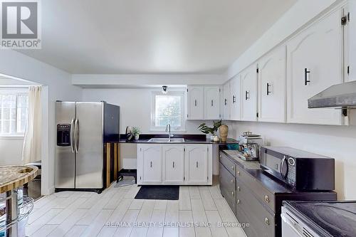 76 Jill Crescent, Brampton, ON - Indoor Photo Showing Kitchen