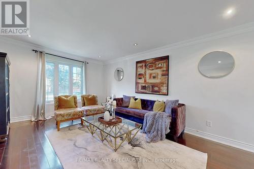 76 Jill Crescent, Brampton, ON - Indoor Photo Showing Living Room