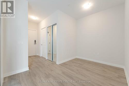 102B - 4655 Metcalfe Avenue N, Mississauga, ON - Indoor Photo Showing Other Room