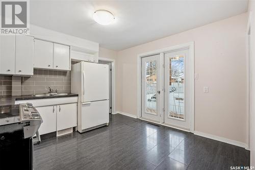 2414 Kelvin Avenue, Saskatoon, SK - Indoor Photo Showing Kitchen With Double Sink