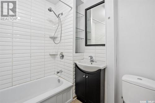 2414 Kelvin Avenue, Saskatoon, SK - Indoor Photo Showing Bathroom