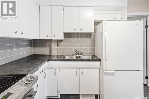 2414 Kelvin Avenue, Saskatoon, SK - Indoor Photo Showing Kitchen With Double Sink