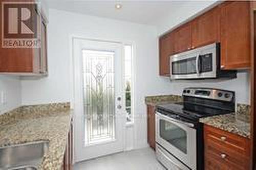 3063 Drumloch Avenue, Oakville, ON - Indoor Photo Showing Kitchen