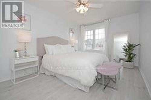 3063 Drumloch Avenue, Oakville, ON - Indoor Photo Showing Bedroom