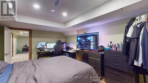 9755 Keele Street, Vaughan, ON - Indoor Photo Showing Bedroom