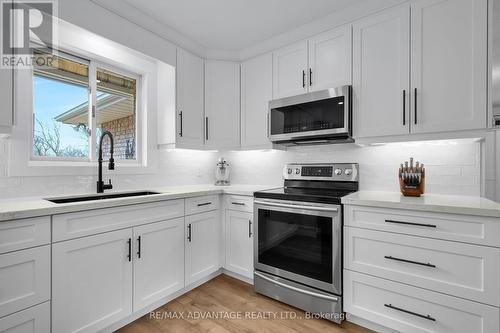 126 Brookfield Street, Middlesex Centre (Denfield), ON - Indoor Photo Showing Kitchen With Upgraded Kitchen