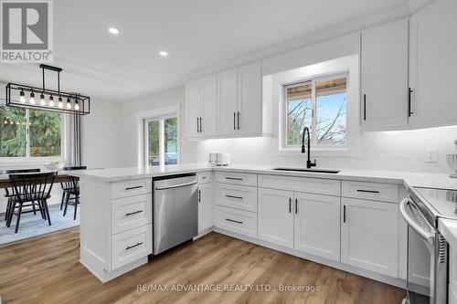 126 Brookfield Street, Middlesex Centre (Denfield), ON - Indoor Photo Showing Kitchen With Upgraded Kitchen