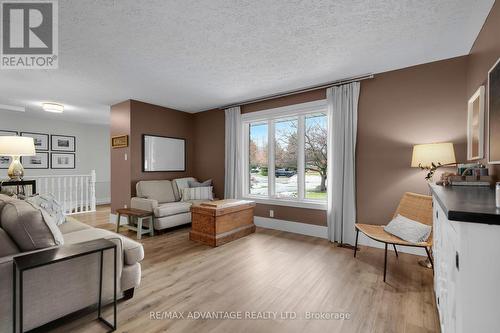 126 Brookfield Street, Middlesex Centre (Denfield), ON - Indoor Photo Showing Living Room