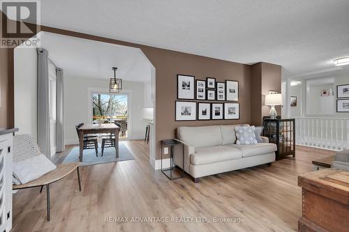 126 Brookfield Street, Middlesex Centre (Denfield), ON - Indoor Photo Showing Living Room