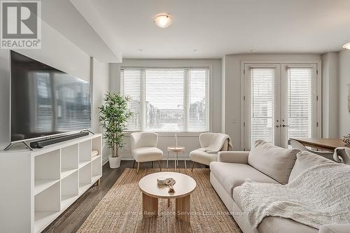 3074 Cascade, Oakville (1010 - Jm Joshua Meadows), ON - Indoor Photo Showing Living Room