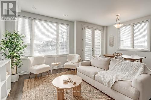 3074 Cascade, Oakville (1010 - Jm Joshua Meadows), ON - Indoor Photo Showing Living Room