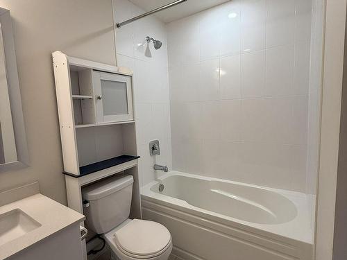 607-65 Watergarden Dr, Mississauga, ON - Indoor Photo Showing Bathroom