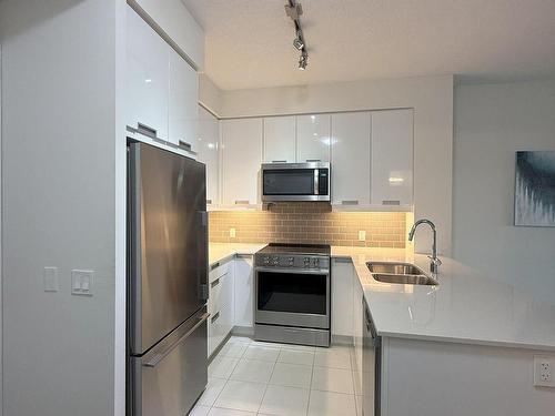 607-65 Watergarden Dr, Mississauga, ON - Indoor Photo Showing Kitchen With Stainless Steel Kitchen With Double Sink