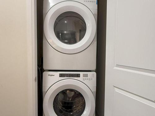 607-65 Watergarden Dr, Mississauga, ON - Indoor Photo Showing Laundry Room