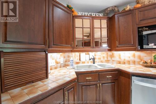 612 North Street, Dresden, ON - Indoor Photo Showing Kitchen With Double Sink