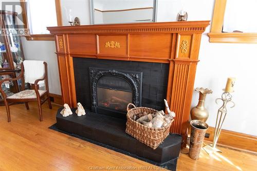 612 North Street, Dresden, ON - Indoor Photo Showing Living Room With Fireplace