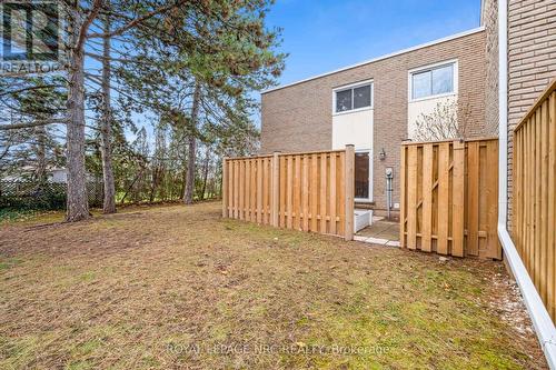 89 - 151 Gateshead Crescent, Hamilton, ON - Outdoor