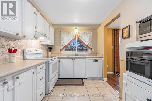 89 - 151 Gateshead Crescent, Hamilton, ON - Indoor Photo Showing Kitchen With Double Sink