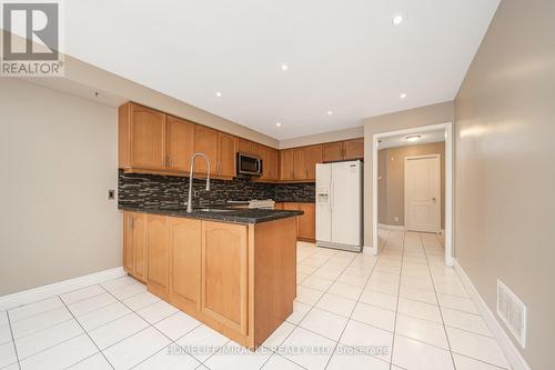 26 National Crescent, Brampton, ON - Indoor Photo Showing Kitchen