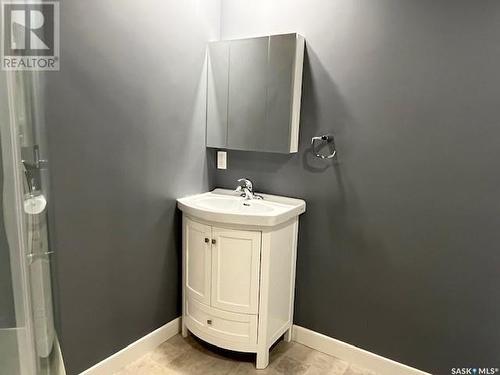 120 Pine Street, Caronport, SK - Indoor Photo Showing Bathroom