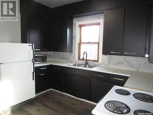 308 6Th Avenue E, Assiniboia, SK - Indoor Photo Showing Kitchen With Double Sink