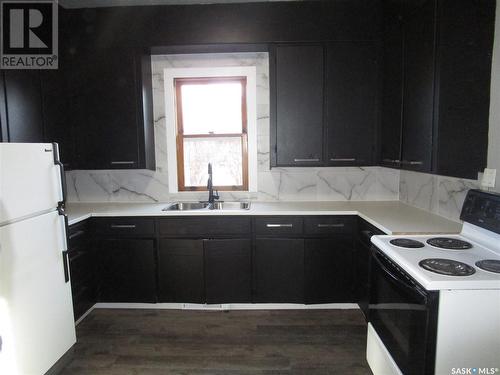 308 6Th Avenue E, Assiniboia, SK - Indoor Photo Showing Kitchen With Double Sink