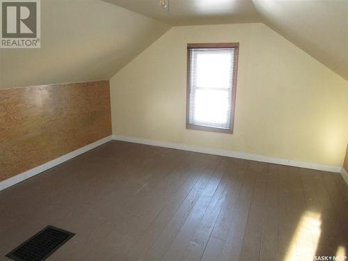 308 6Th Avenue E, Assiniboia, SK - Indoor Photo Showing Other Room