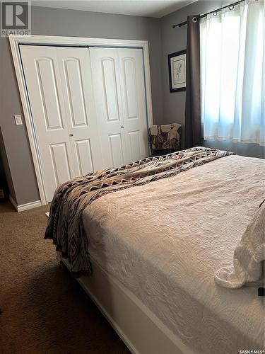 1 1402 4Th Street, Estevan, SK - Indoor Photo Showing Bedroom