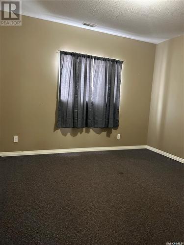 1 1402 4Th Street, Estevan, SK - Indoor Photo Showing Other Room