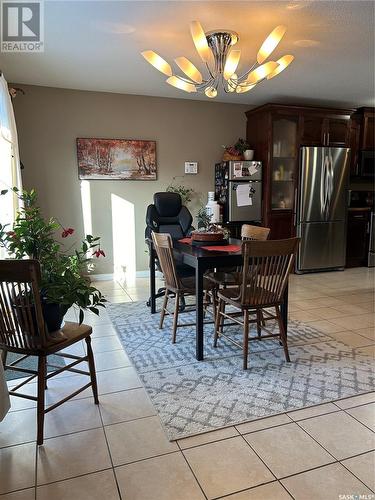 1 1402 4Th Street, Estevan, SK - Indoor Photo Showing Dining Room