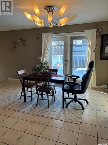 1 1402 4Th Street, Estevan, SK - Indoor Photo Showing Dining Room