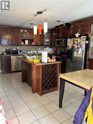 2 1402 4Th Street, Estevan, SK - Indoor Photo Showing Kitchen