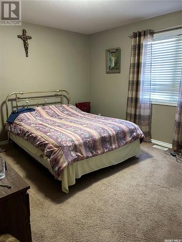 2 1402 4Th Street, Estevan, SK - Indoor Photo Showing Bedroom