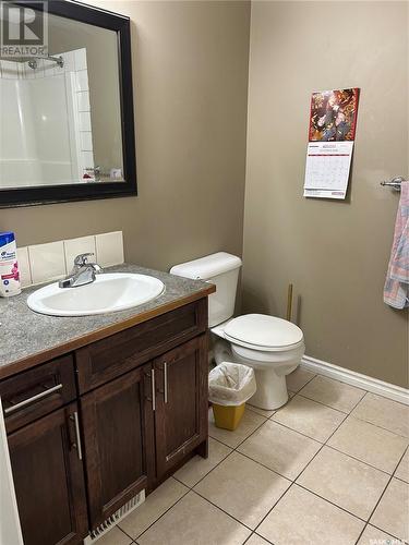 2 1402 4Th Street, Estevan, SK - Indoor Photo Showing Bathroom