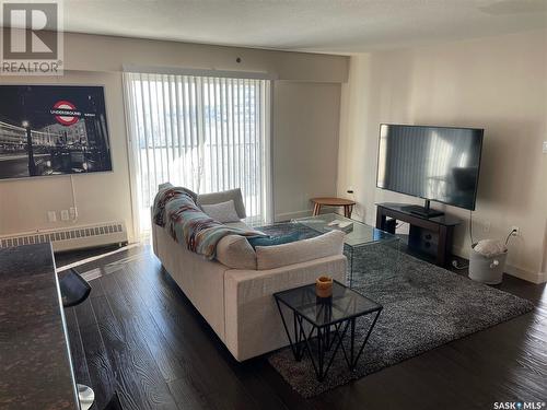 703 537 4Th Avenue N, Saskatoon, SK - Indoor Photo Showing Living Room