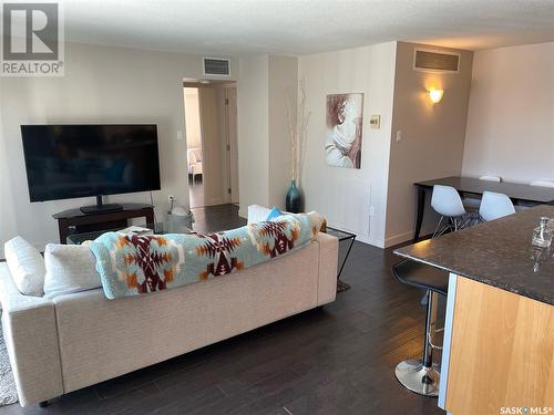 703 537 4Th Avenue N, Saskatoon, SK - Indoor Photo Showing Living Room